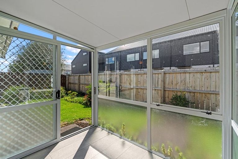 Photo of property in 3/121 Bruce Mclaren Road, Henderson, Auckland, 0612