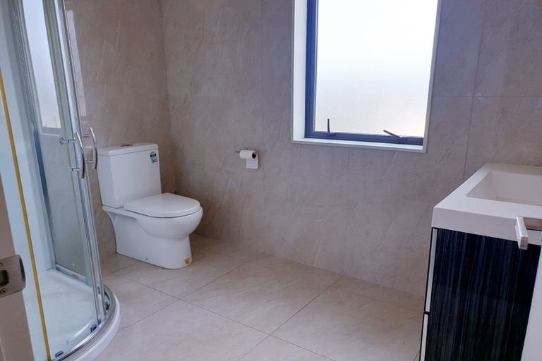 Photo of property in 24 Mantra Road, Massey, Auckland, 0614