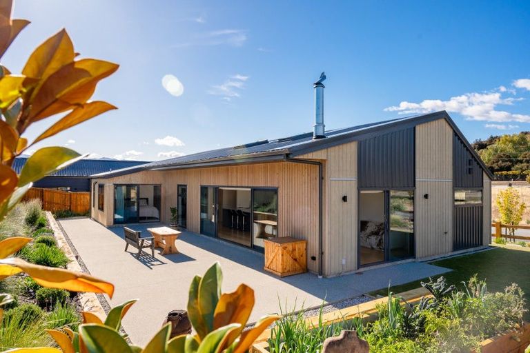 Photo of property in 14 Pounamu Avenue, Albert Town, Wanaka, 9305