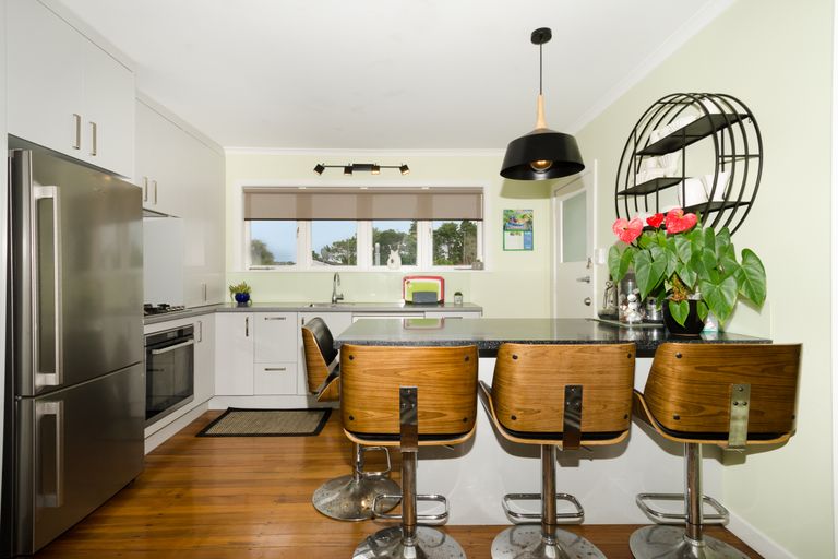 Photo of property in 62 Tudor Road, Henderson, Auckland, 0610