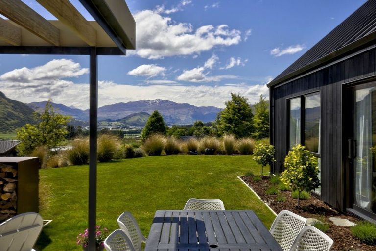 Photo of property in 1 Chimney Lane, Jacks Point, Queenstown, 9371