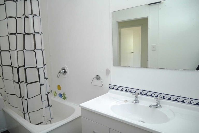 Photo of property in 16 Island View Terrace, Waikanae Beach, Waikanae, 5036