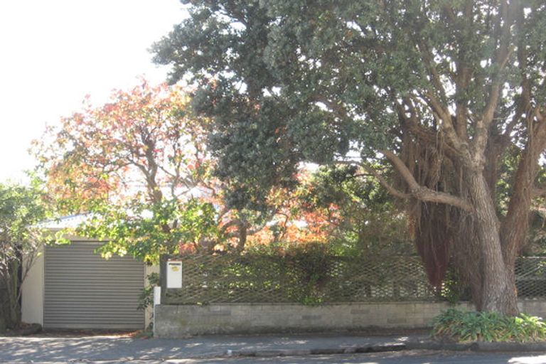 Photo of property in 96 Muritai Road, Eastbourne, Lower Hutt, 5013