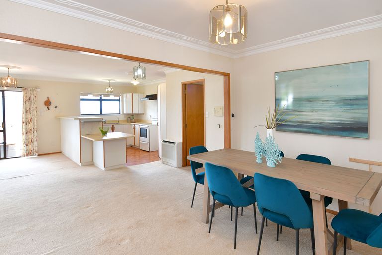 Photo of property in 1 Orewa Heights Crescent, Orewa, 0931