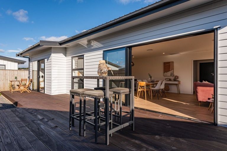 Photo of property in 14 Seagrass Place, Otaki Beach, Otaki, 5512