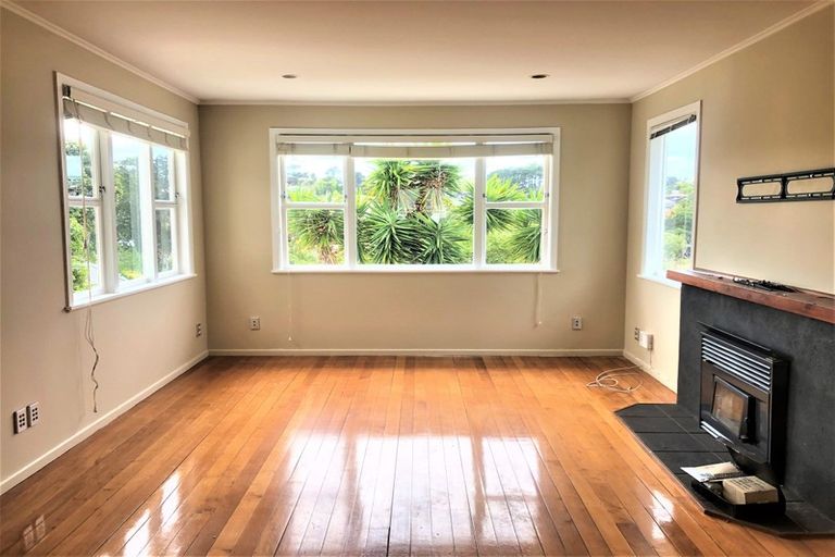 Photo of property in 11 Linwood Avenue, Forrest Hill, Auckland, 0620