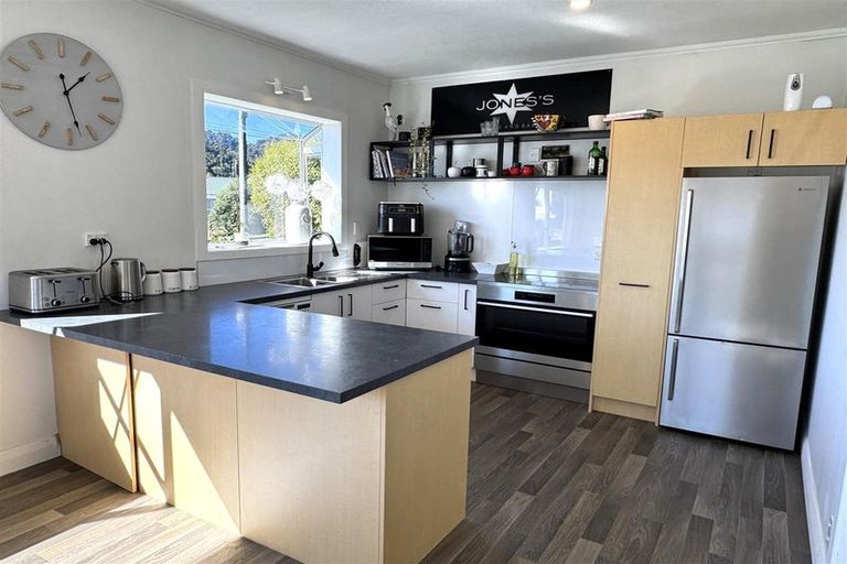 Photo of property in 74 Marlborough Street, Greymouth, 7805