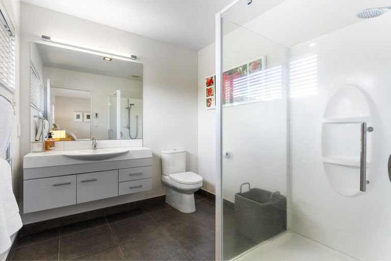 Photo of property in 43 Kenmure Avenue, Forrest Hill, Auckland, 0620