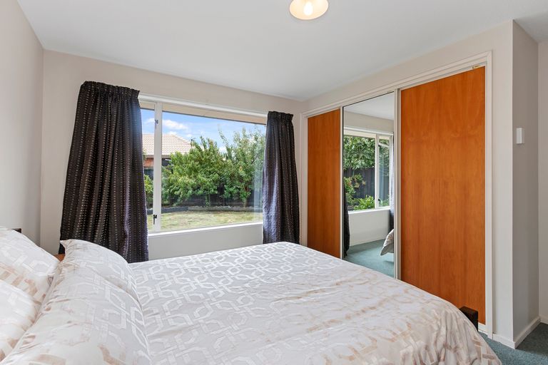 Photo of property in 2/15a Oakhampton Street, Hornby, Christchurch, 8042