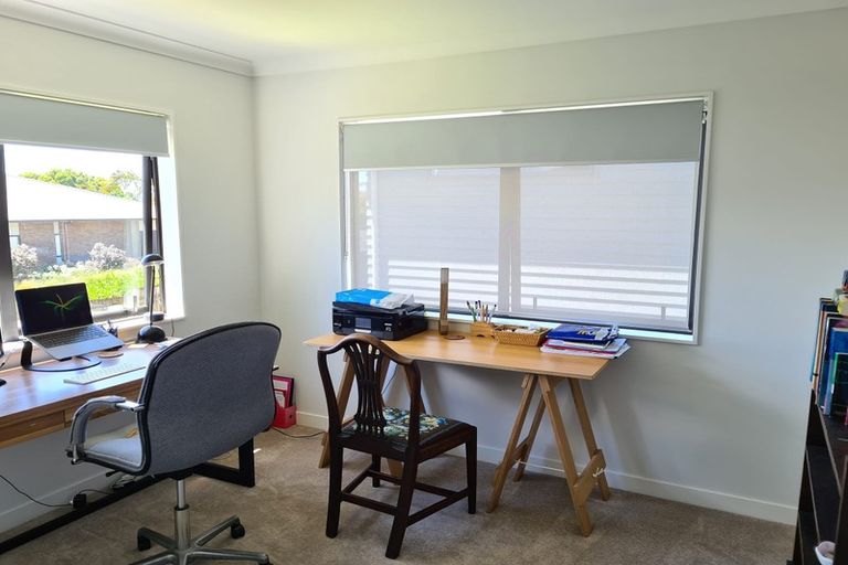 Photo of property in 49 Umu Place, Mangere, Auckland, 2022