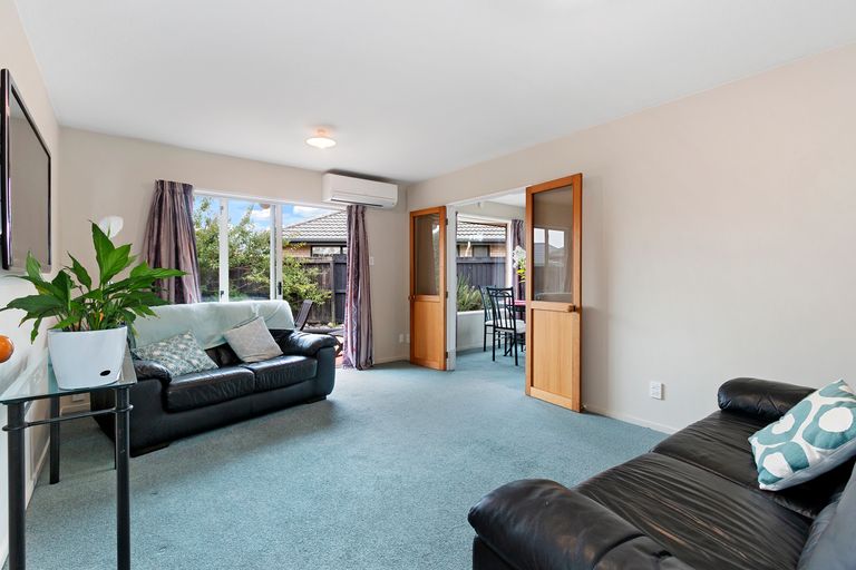 Photo of property in 2/15a Oakhampton Street, Hornby, Christchurch, 8042
