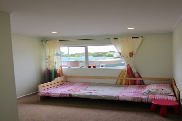 Photo of property in 2/10 Centorian Drive, Windsor Park, Auckland, 0632