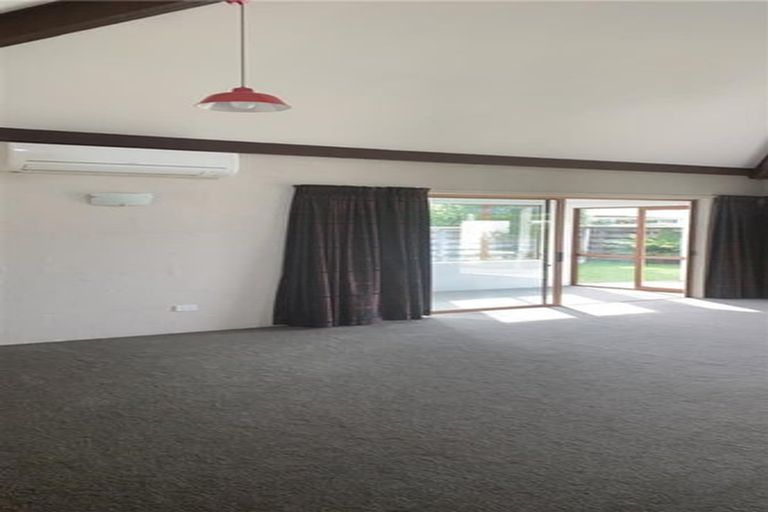 Photo of property in 70 Nimmo Avenue East, Waikanae, 5036