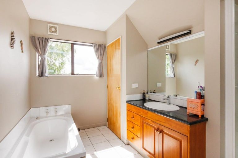 Photo of property in 3a Caroline Crescent, Highbury, Palmerston North, 4412