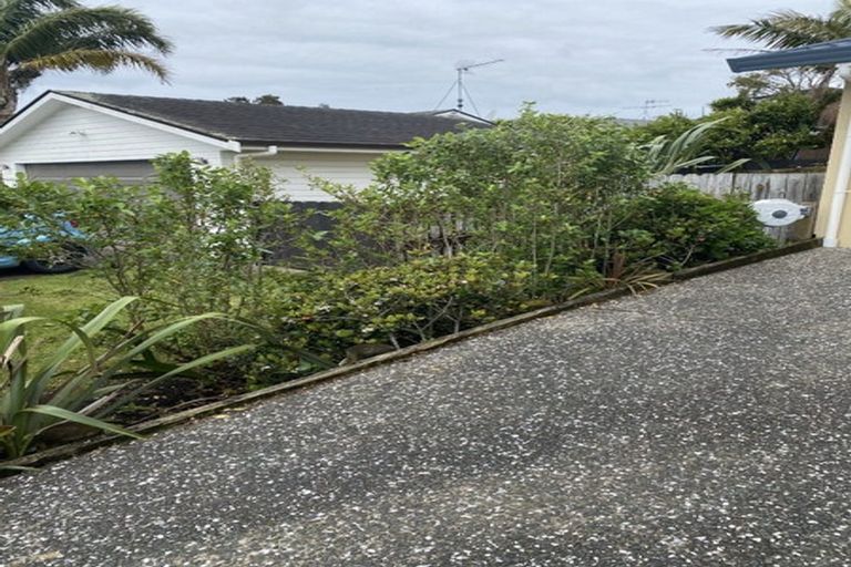 Photo of property in 40 Sunvista Avenue, Oteha, Auckland, 0632