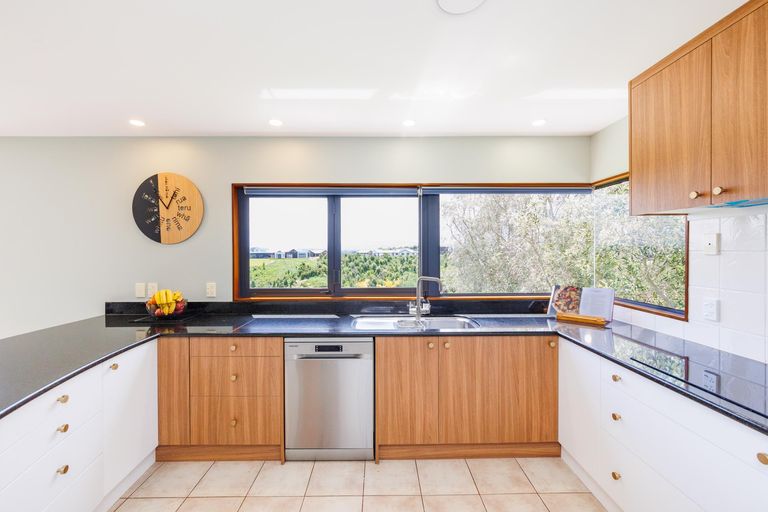 Photo of property in 33 Ruapehu Drive, Fitzherbert, Palmerston North, 4410