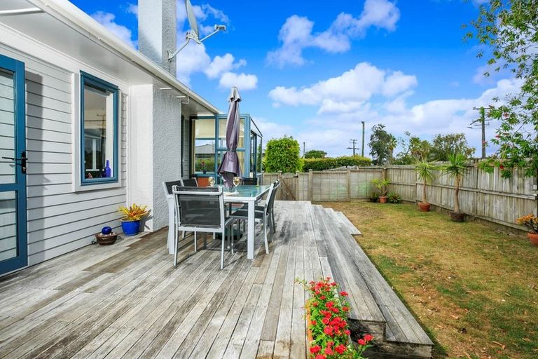 Photo of property in 4 Trinidad Road, Sunnynook, Auckland, 0620