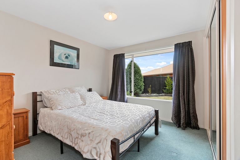 Photo of property in 2/15a Oakhampton Street, Hornby, Christchurch, 8042