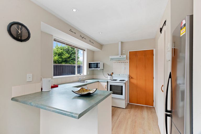 Photo of property in 2/15a Oakhampton Street, Hornby, Christchurch, 8042