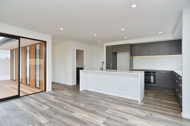 Photo of property in 21 Malaga Crescent, Harewood, Christchurch, 8051