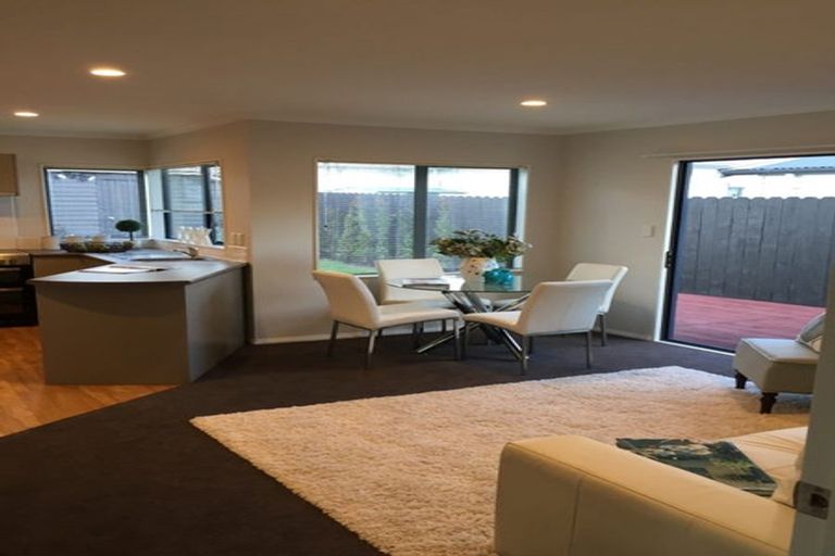 Photo of property in 4 Gossamer Drive, Pakuranga Heights, Auckland, 2010