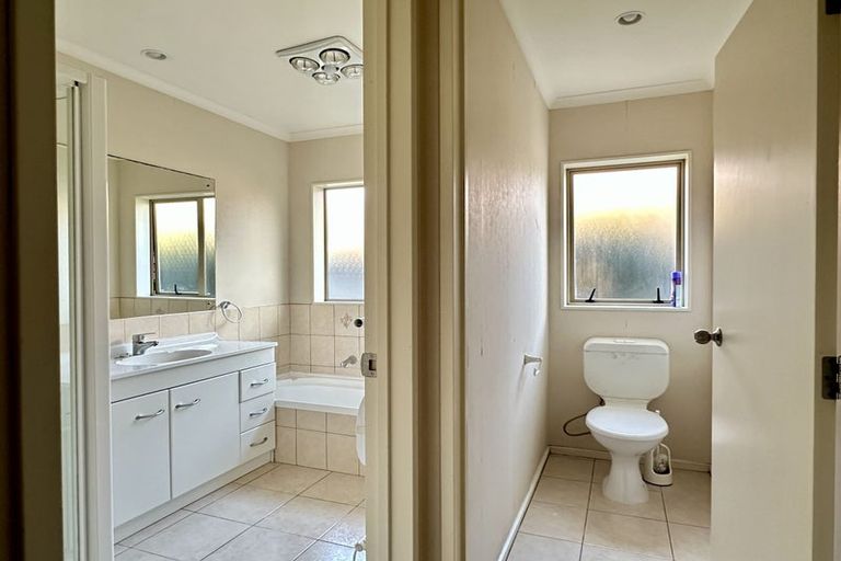 Photo of property in 10 Brosna Place, East Tamaki, Auckland, 2016