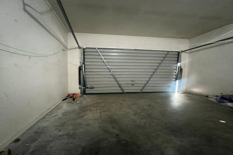 Photo of property in 1/3 Eulogy Place, Randwick Park, Auckland, 2105