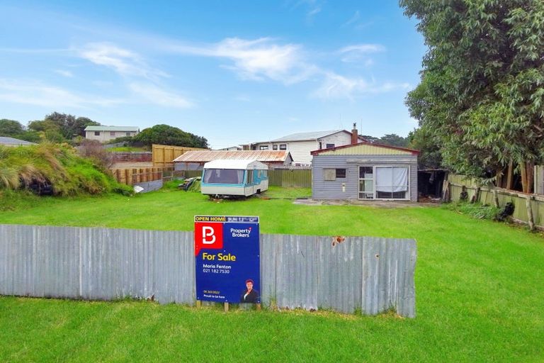 Photo of property in 66 Pratt Avenue, Foxton Beach, Foxton, 4815