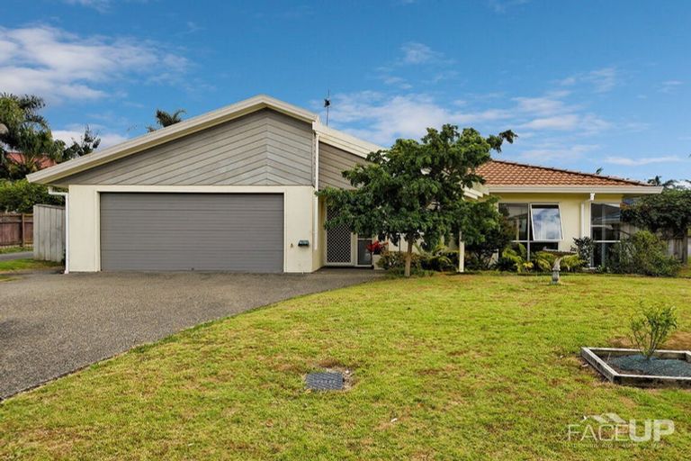 Photo of property in 9 Harbour Lights Close, West Harbour, Auckland, 0618