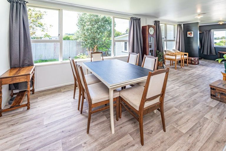 Photo of property in 23 Waitangi Road, Waverley, 4592