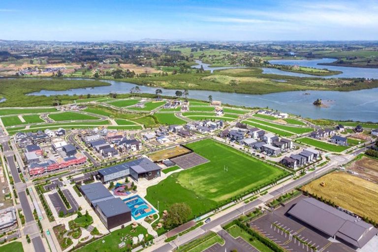 Photo of property in 25 Catalina Avenue, Rosehill, Papakura, 2113