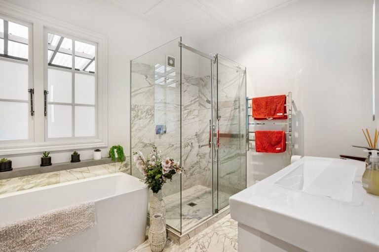 Photo of property in 5 Taupaki Road, Taupaki, Henderson, 0782