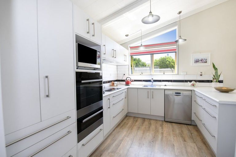 Photo of property in 10a Avondale Road, Taradale, Napier, 4112