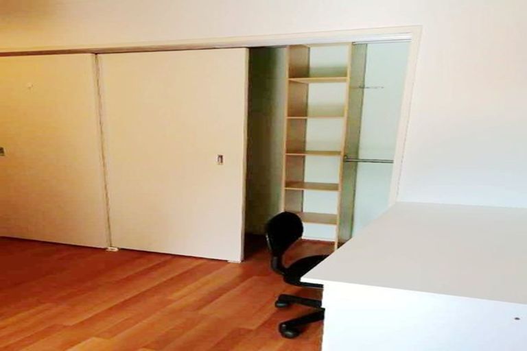 Photo of property in 10 Eugen Place, Bayview, Auckland, 0629