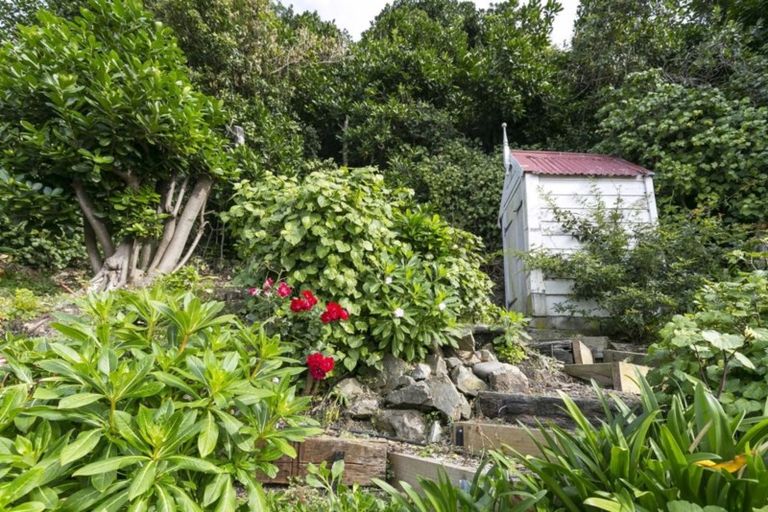 Photo of property in 285 Karaka Bay Road, Karaka Bays, Wellington, 6022