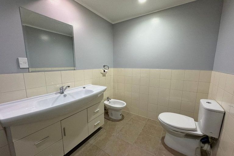 Photo of property in 9 Woodhouse Place, West Harbour, Auckland, 0618