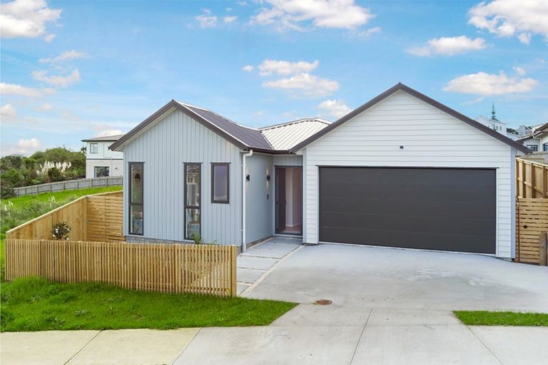Photo of property in 8 Whakairo Crescent, Gulf Harbour, Whangaparaoa, 0930