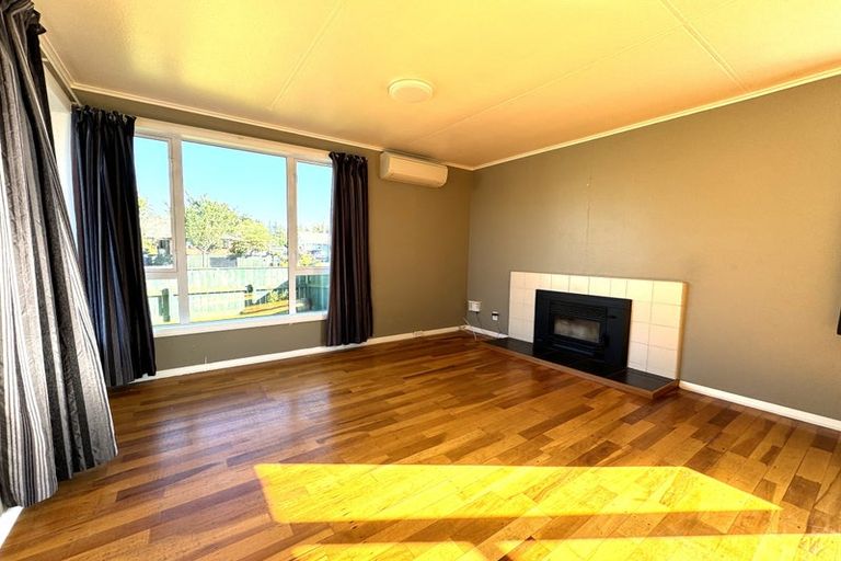 Photo of property in 3 Kupe Place, Highbury, Palmerston North, 4412