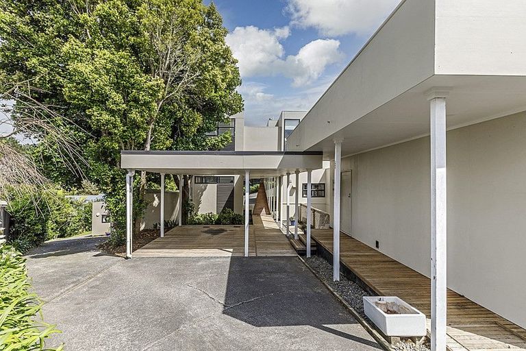 Photo of property in 31 Waipuia Place, Greenhithe, Auckland, 0632