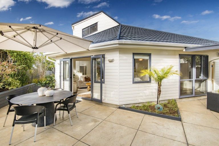 Photo of property in 24 Niccol Avenue, Narrow Neck, Auckland, 0624