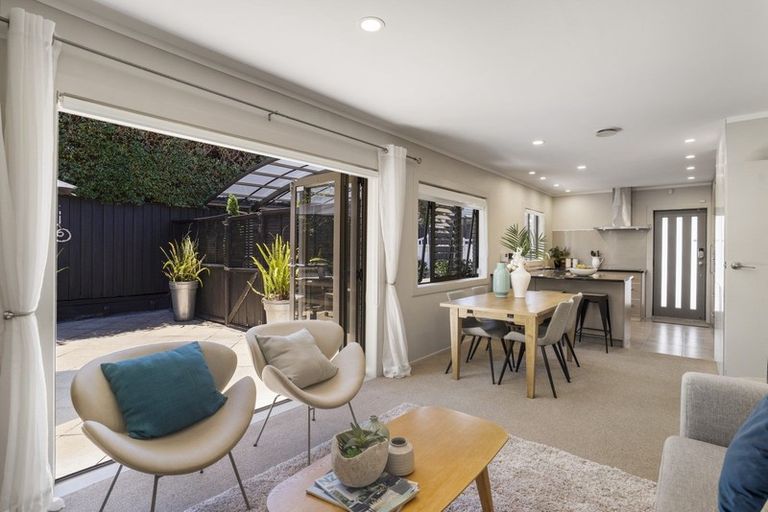 Photo of property in 16a Huapai Street, Onehunga, Auckland, 1061