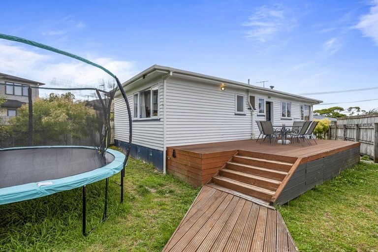 Photo of property in 1c Kuaka Place, New Lynn, Auckland, 0600