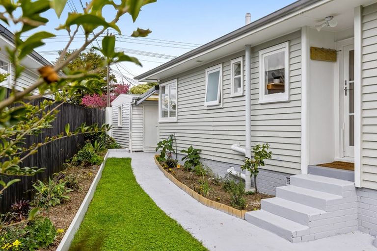 Photo of property in 1/222 Beach Haven Road, Beach Haven, Auckland, 0626