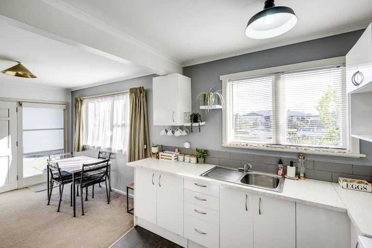 Photo of property in 35 Clarence Cox Crescent, Pirimai, Napier, 4112