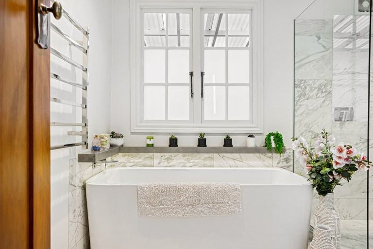 Photo of property in 5 Taupaki Road, Taupaki, Henderson, 0782