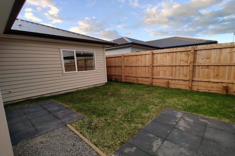 Photo of property in 23 Kapowai Boulevard, Takanini, 2112