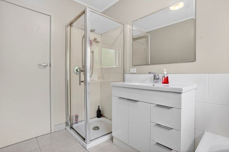 Photo of property in 61 Boord Crescent, Kumeu, 0891