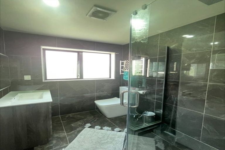 Photo of property in 27a Seaward Place, Wattle Downs, Auckland, 2103