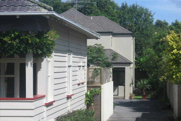 Photo of property in 9 Atarangi Road, Greenlane, Auckland, 1051