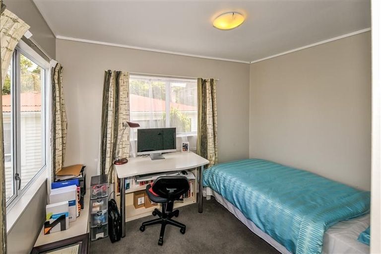 Photo of property in 2/20 Hogans Road, Glenfield, Auckland, 0629